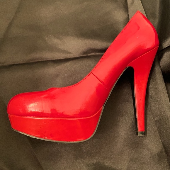 2/$20 - Guess Red High Heels - Picture 3 of 7